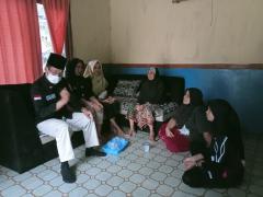 Usai Bertemu Ganjar Pranowo, Zulher Langsung Turun Temui Masyarakat Berikan Bantuan 